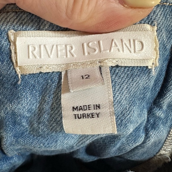 River Island brand jeans. Lace up waist in back. Slit in legs. Uniquez size 8L - Picture 5 of 6